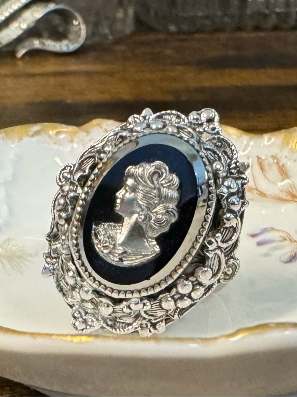 Vintage Whiting & Davis Black Glass Cameo Silver-Tone Ring